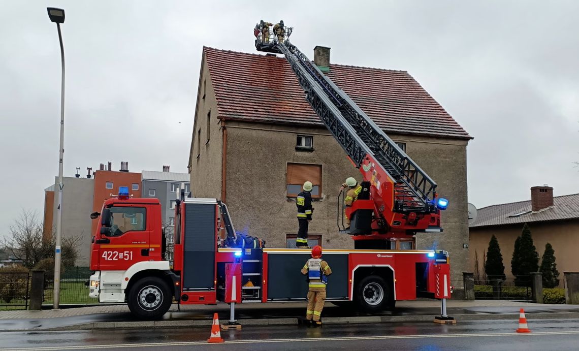 Pożar komina w domu przy Kozielskiej. Na czas interwencji występują utrudnienia w ruchu. ZDJĘCIA