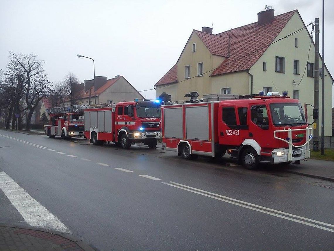 Pożar komina w  domu wielorodzinnym w Koźlu. Akcja straży pożarnej