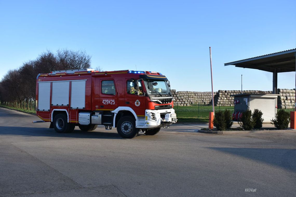 Pożar maszyny na terenie zakładu w Pawłowiczkach. Na miejscu 11 zastępów straży pożarnej