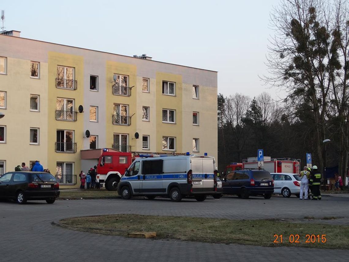 Pożar w bloku na osiedlu Blachownia. Piwnica stanęła w ogniu. ZDJĘCIA