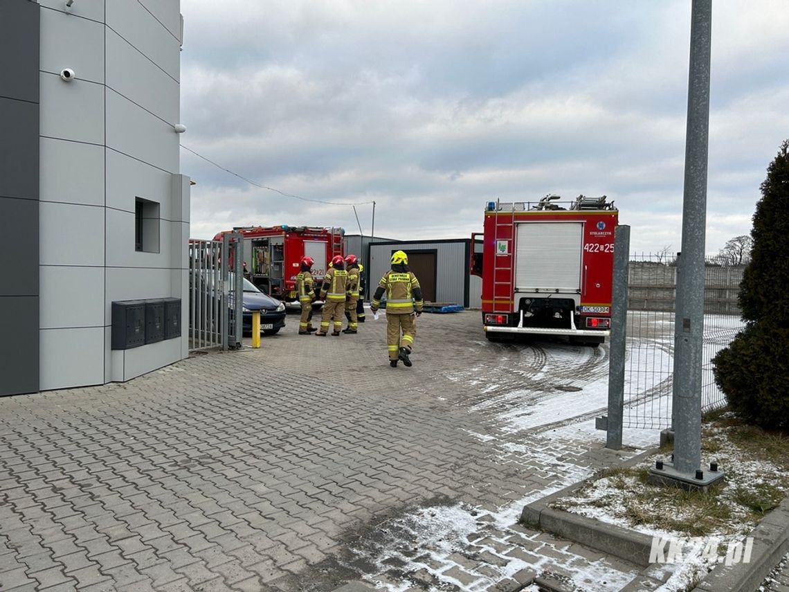 Pożar w budynku mieszkalno-usługowym w Kłodnicy. Na miejscu zastępy straży pożarnej i policja