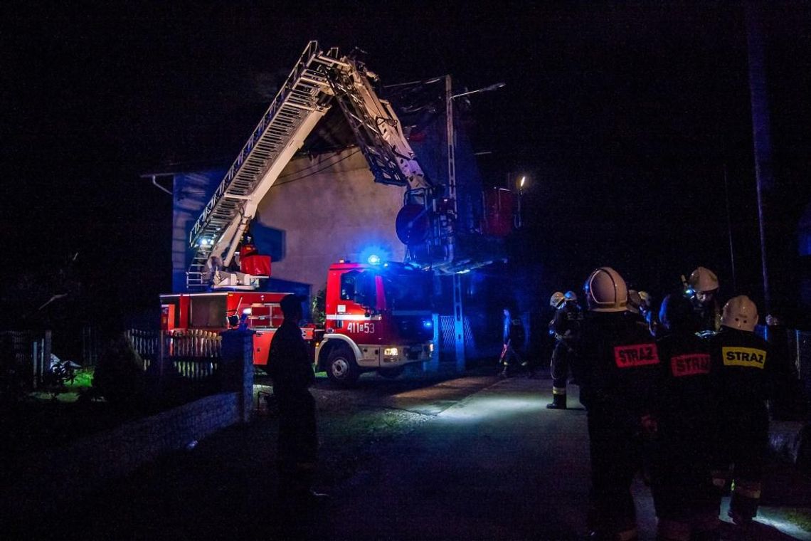 Pozrywane dachy i uszkodzone domy. Tak wygląda krajobraz po przejściu trąby powietrznej przez Landzmierz. ZDJĘCIA