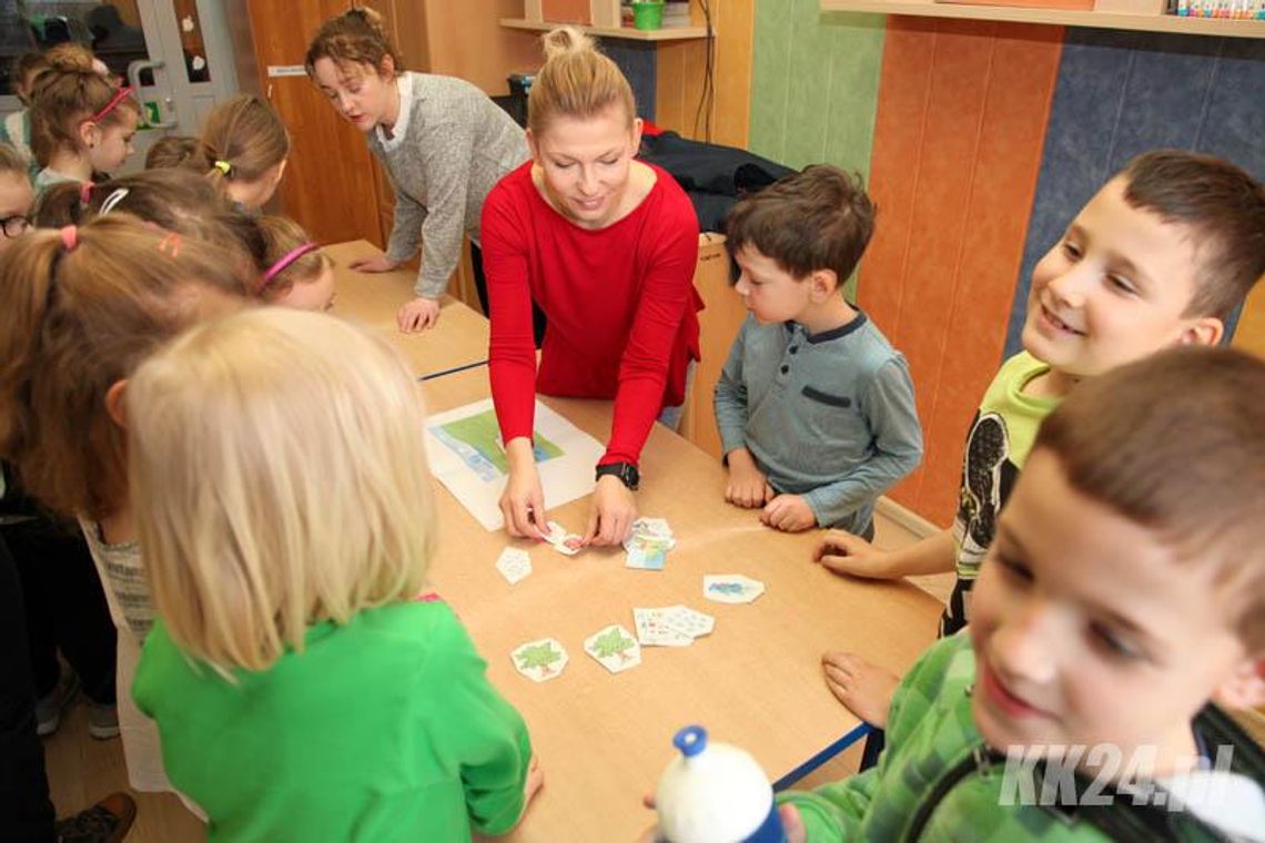 Pracownicy MWiK w szkole. Zajęcia dla dzieci z okazji Światowego Dnia Wody