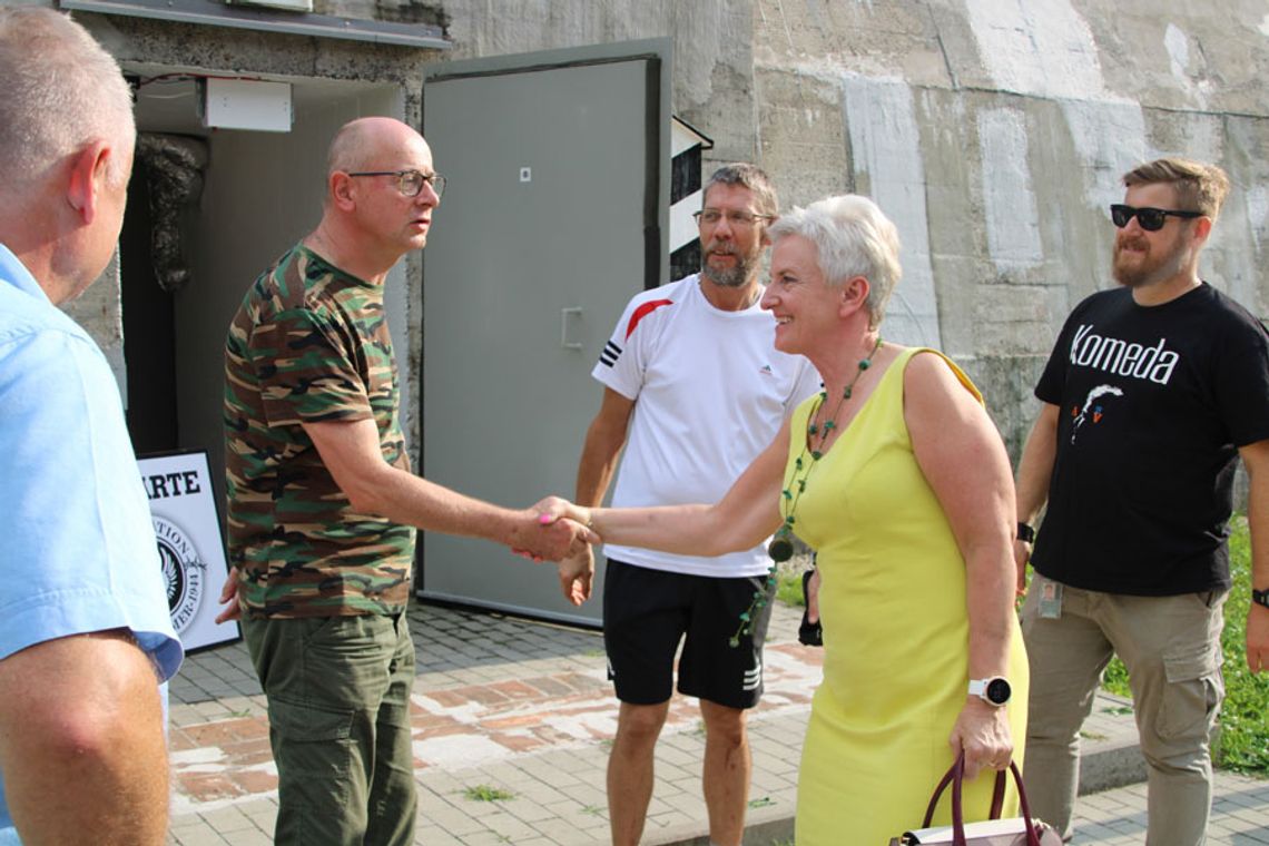Prezydent Sabina Nowosielska odwiedziła Strefę Historii i Inspiracji w dawnym schronie w Blachowni