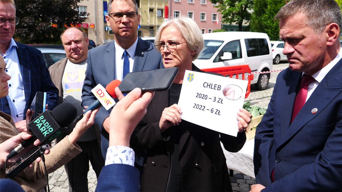 Produkcja żywności coraz droższa. Sam chleb zdrożał nawet dwukrotnie. Konferencja rolnicza w starostwie. WIDEO