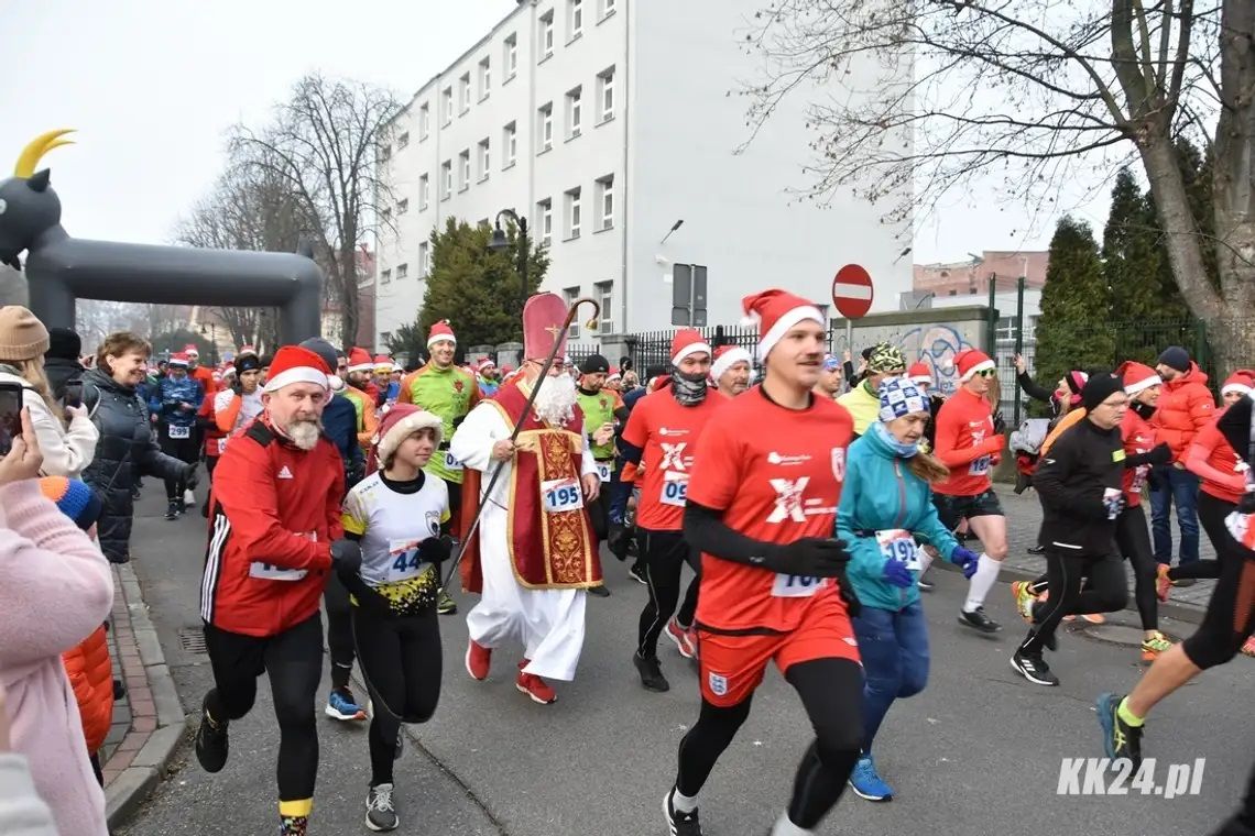 Przebrani w świąteczne stroje pobiegną ulicami Koźla. Już w sobotę XI Bieg Mikołajkowy