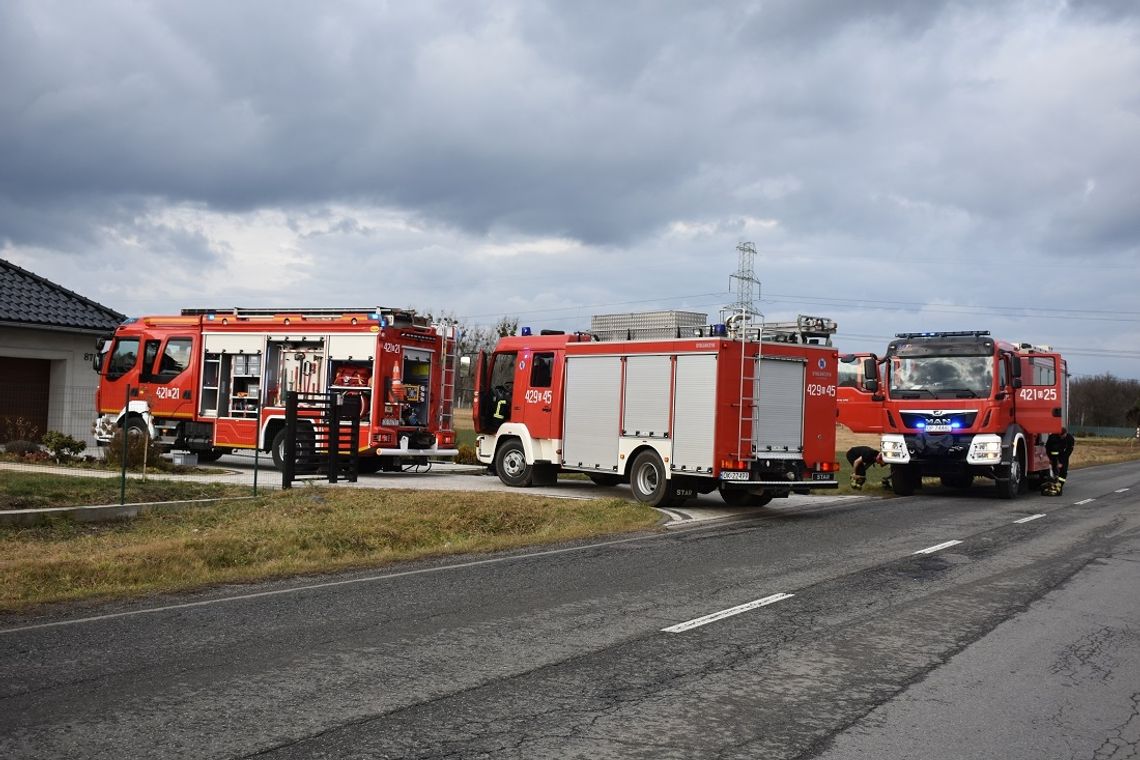 Przed przyjazdem straży sam walczył z ogniem. Pożar elewacji domu jednorodzinnego w Bierawie