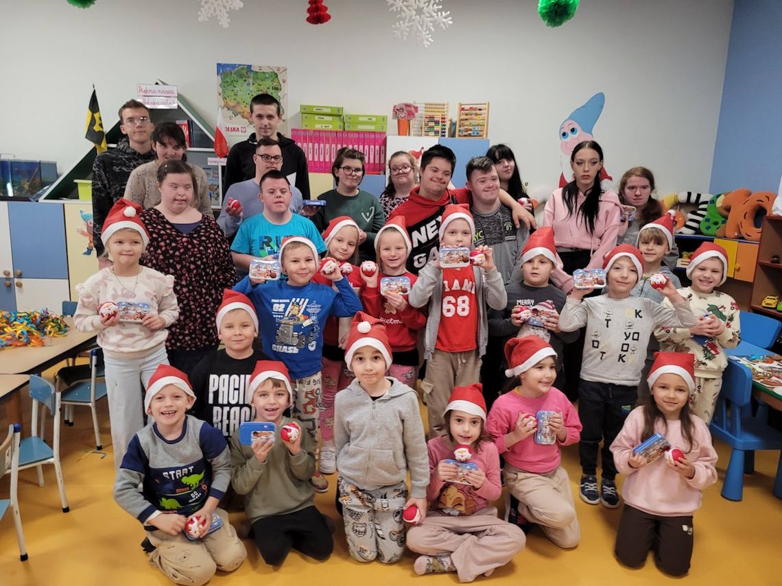 Przedszkolaki i uczniowie Zespołu Szkół Specjalnych spotkali się na warsztatach świątecznych