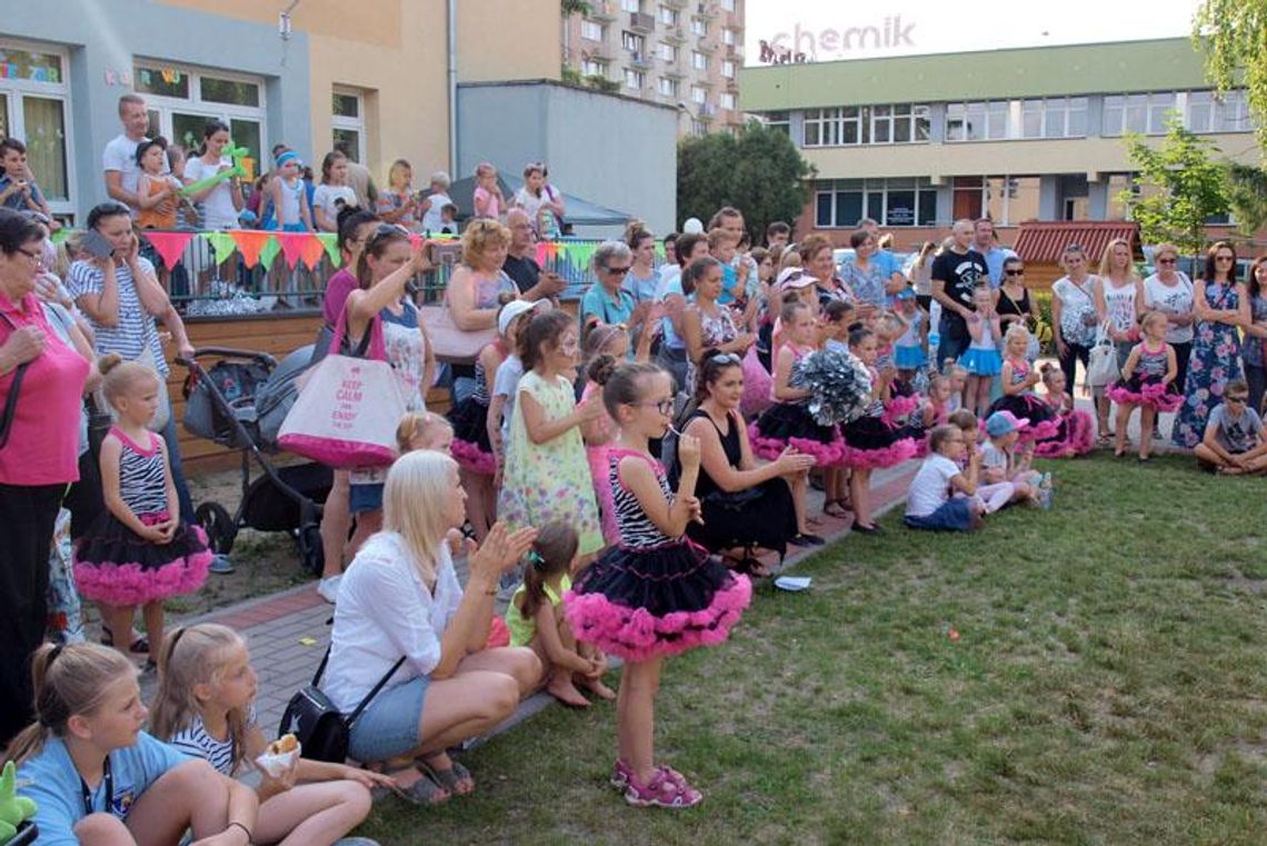 Przedszkolaki przypomniały rodzicom, czym jest dziecięca radość. Impreza w przedszkolu. ZDJĘCIA