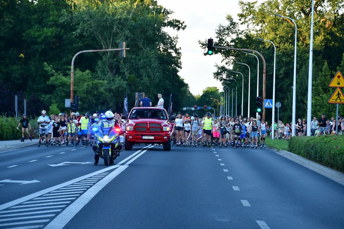 Przejechali na rolkach ulicami Kędzierzyna-Koźla. To już czwarta edycja Nightskatingu. WIDEO