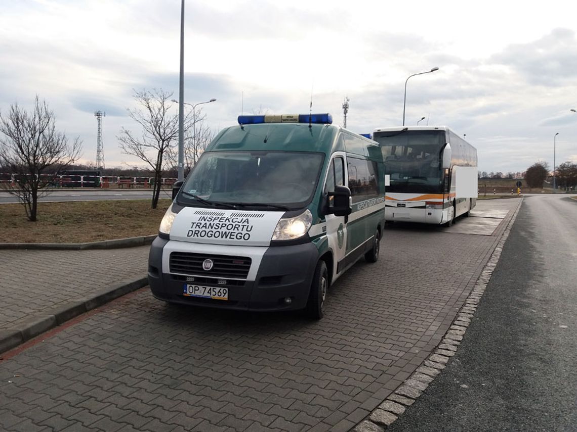 Przerwana podróż autokarem. Żaden z kierowców nie miał uprawnień