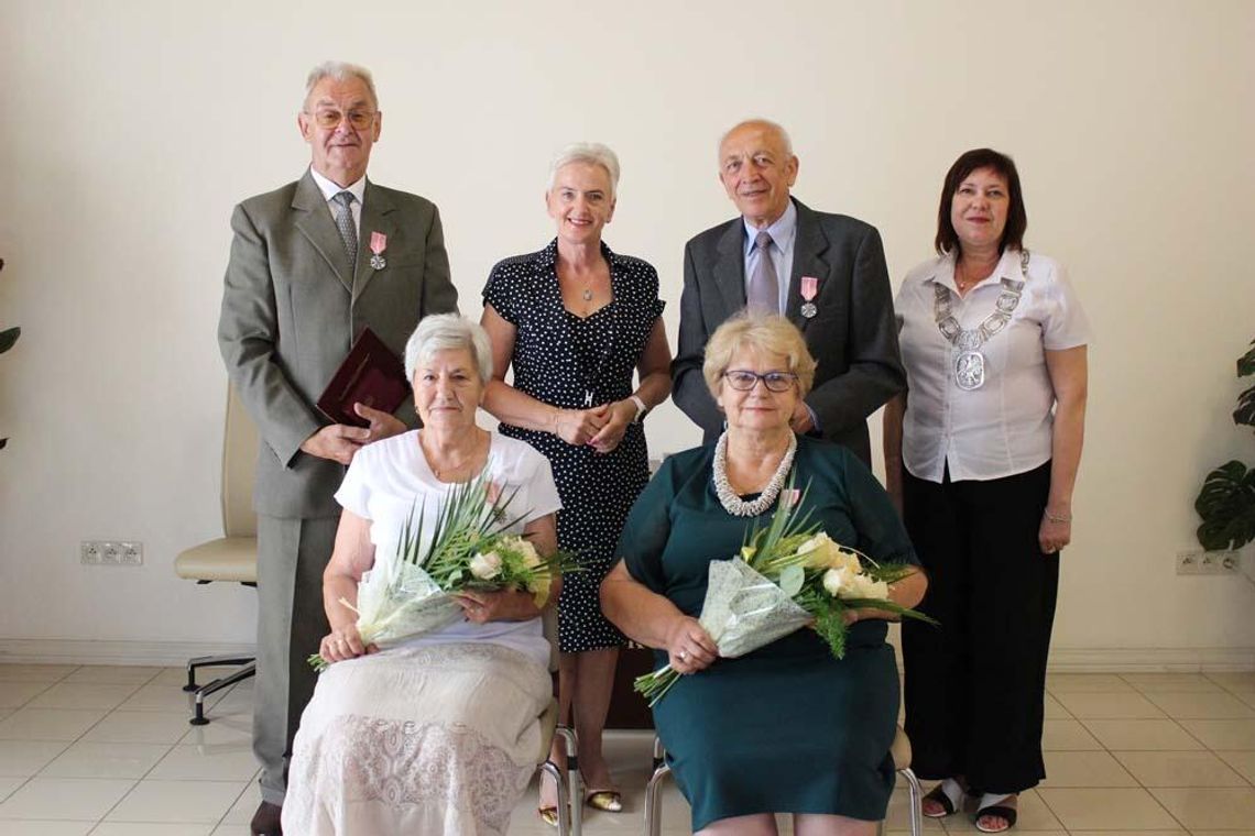 Przez pół wieku razem. Małżeństwa z Kędzierzyna-Koźla uhonorowane medalami "Za Długoletnie Pożycie Małżeńskie"