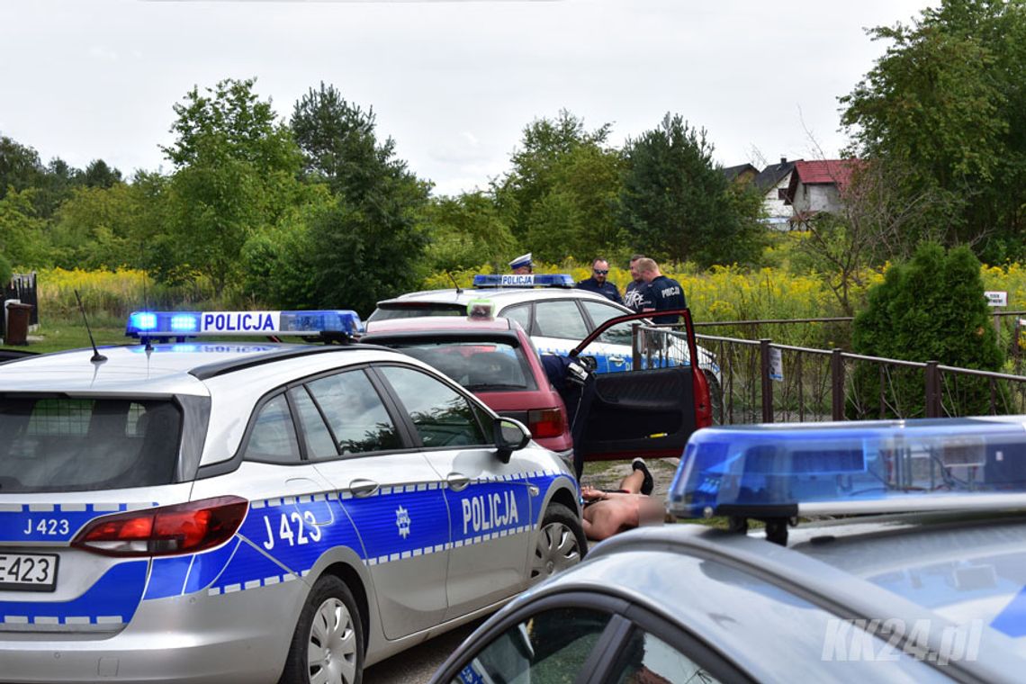 Pseudokibic, który staranował radiowóz, trafił za kratki. Sąd wydał zgodę na areszt