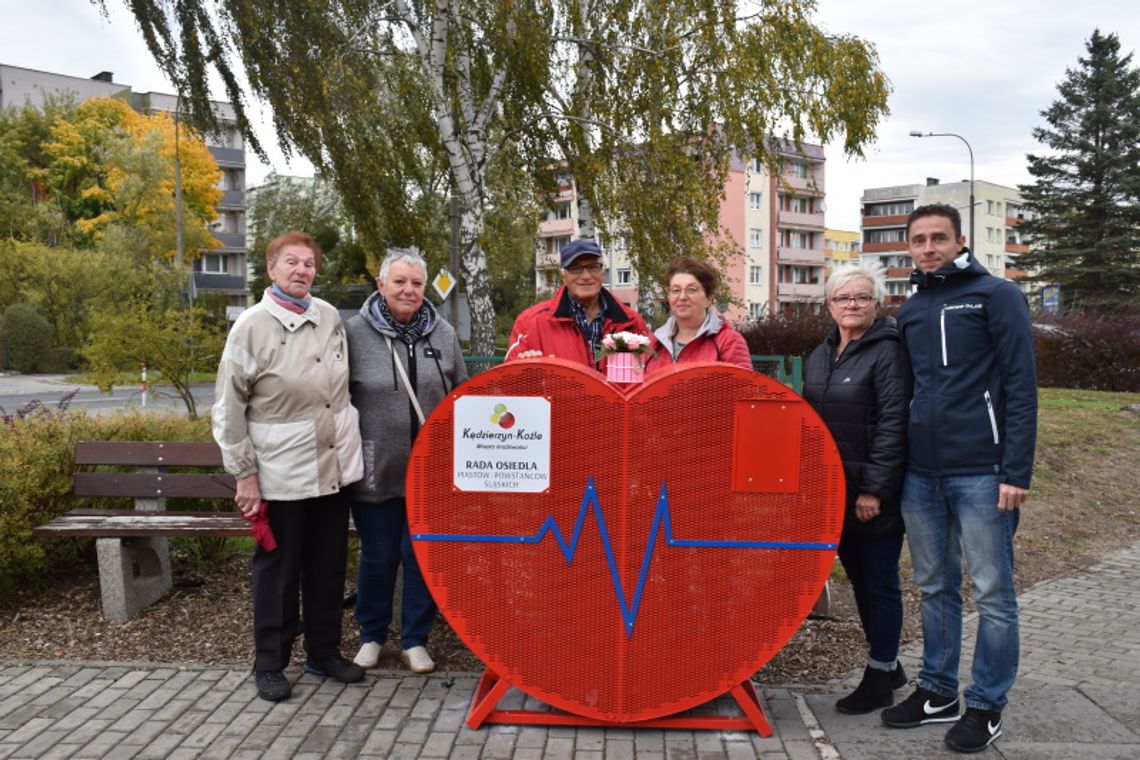 Rada Osiedla Piastów – Powstańców Śląskich zakupiła serce na nakrętki. Szukają beneficjenta