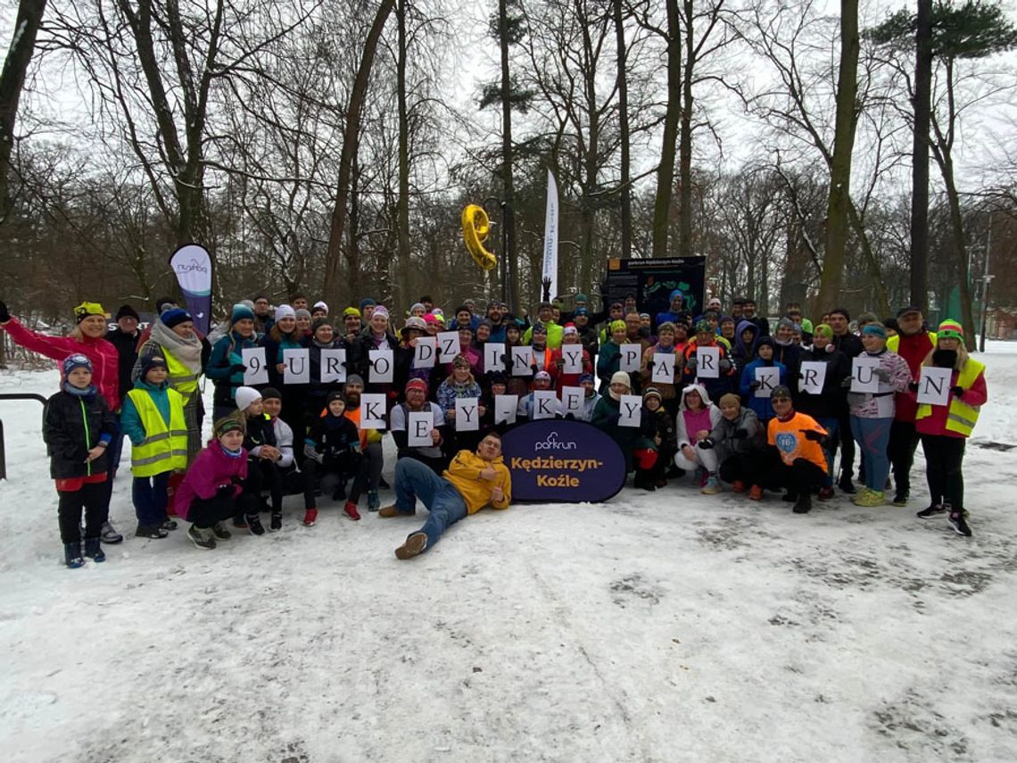 Razem biegają już 9 lat.  Parkrun Kędzierzyn-Koźle aktywnie świętuje kolejne urodziny. ZDJĘCIA