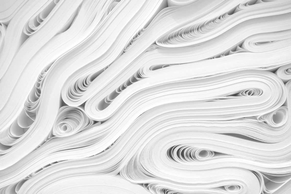 Recykling papieru w firmie – jak połączyć bezpieczeństwo danych z ekologią?