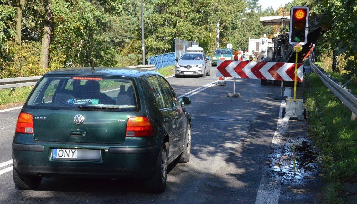 Remont nawierzchni na wiadukcie w ciągu ul. Wojska Polskiego. Utrudnienia dla kierowców. ZDJĘCIA