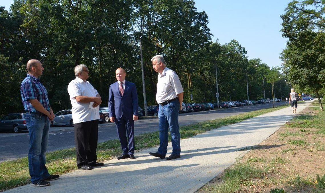 Remont po 45 latach. Starostwo przebudowało chodnik przy ulicy Partyzantów