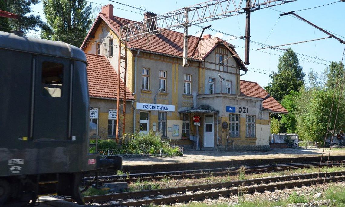 Remont torów do Raciborza na półmetku. W kolejce prace na stacji w Dziergowicach