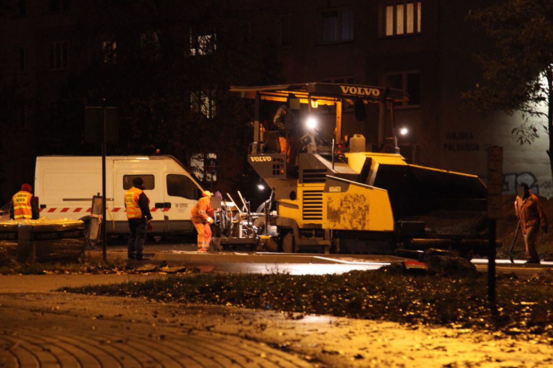 Remont ulicy Wojska Polskiego tak przyśpieszył, że trwa nawet w nocy. Mieszkańcom to się nie podoba