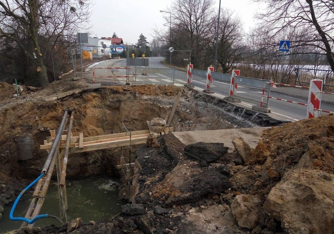 Remont uszkodzonego przepustu na drodze z Koźla do Większyc. Prace potrwają do wiosny