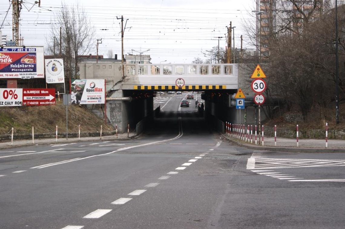 Robotnicy wracają na wiadukt. Tym razem obejdzie się bez utrudnień dla kierowców