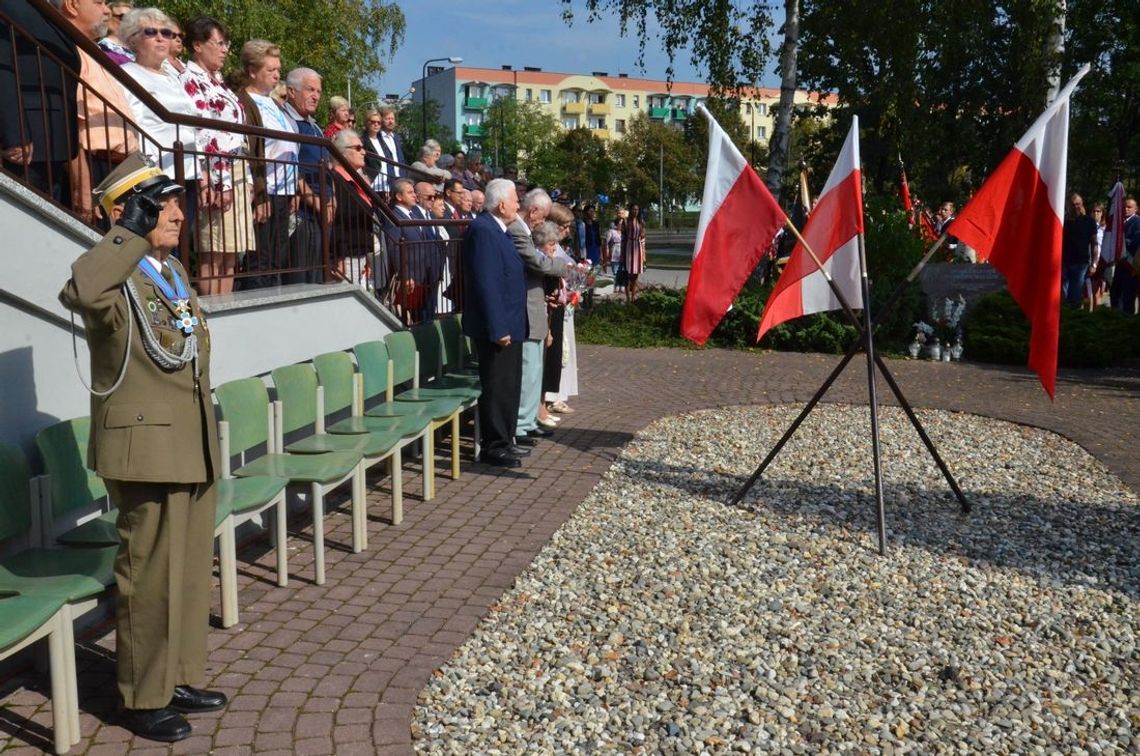 Rocznica napaści ZSRR na Polskę. Uroczystości przy kościele na osiedlu Piastów. ZDJĘCIA