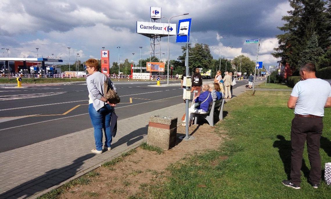 Rok po zakończeniu remontu ulicy Kozielskiej wróciły na nią ławki