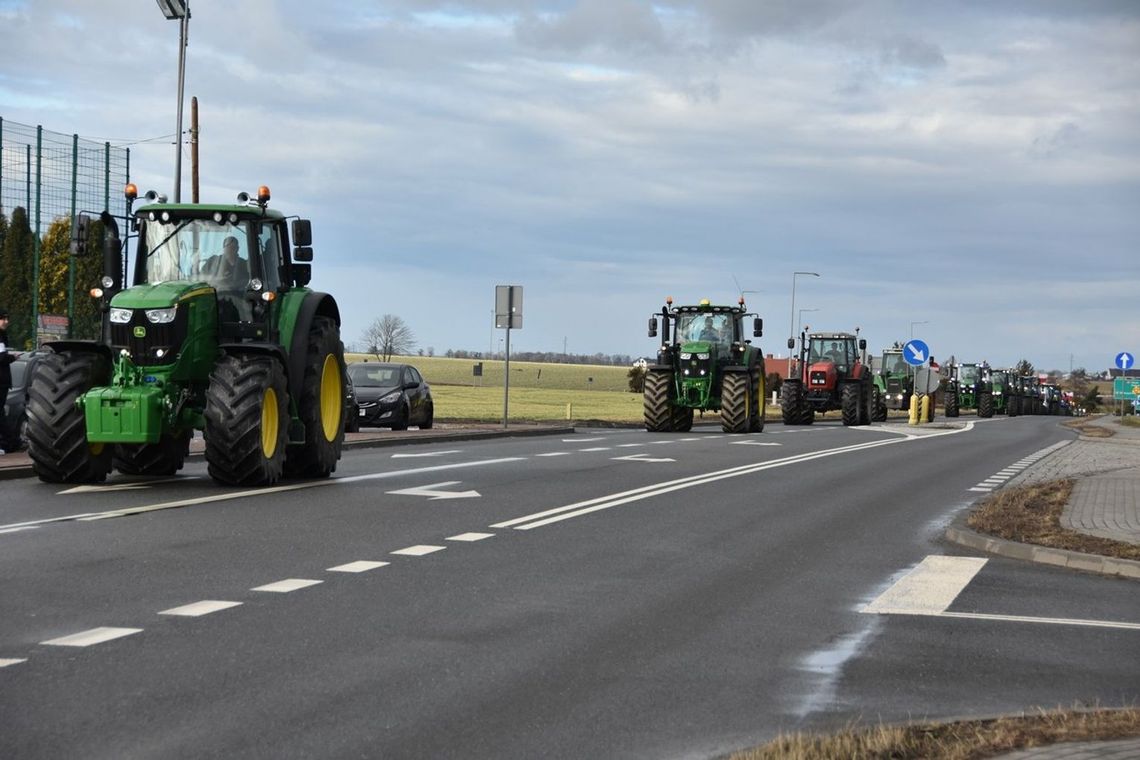 Rolnicy kontynuują protest. W piątek na drogi powiatu wyjadą ciągniki