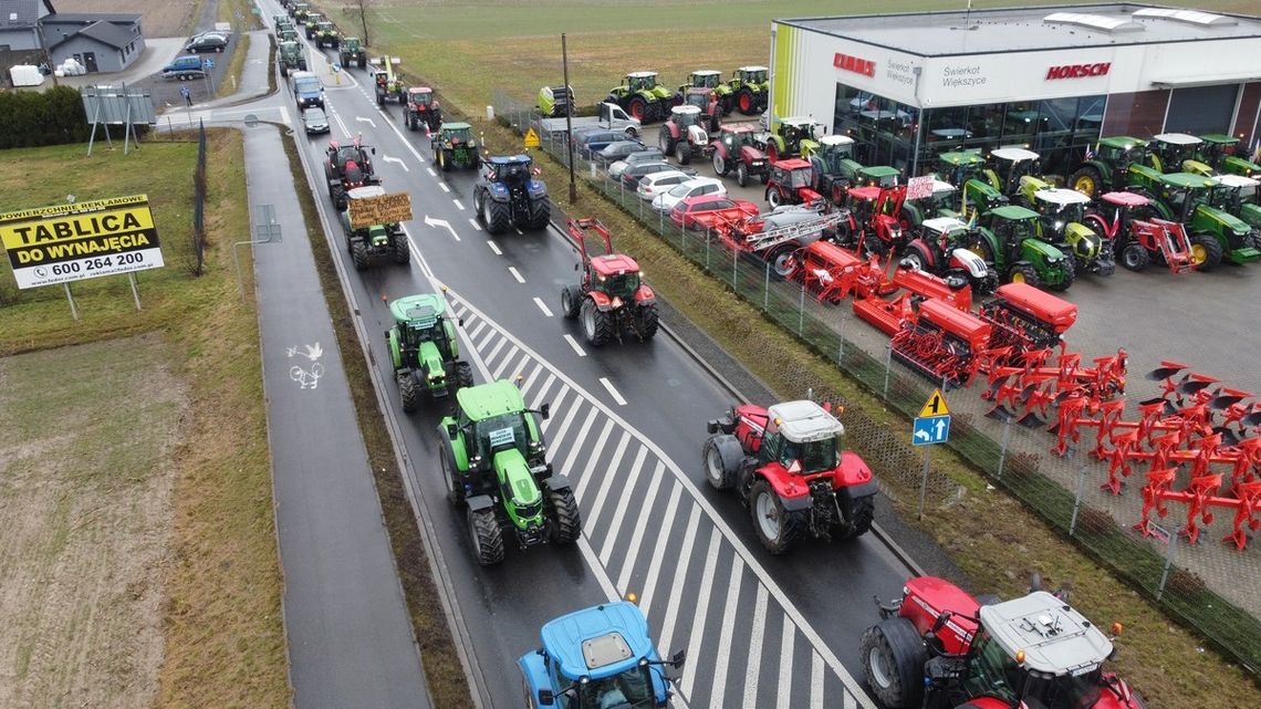 Rolnicy walczą o swoje prawa. Ciągniki ponownie wyjechały na drogi naszego powiatu. ZDJĘCIA