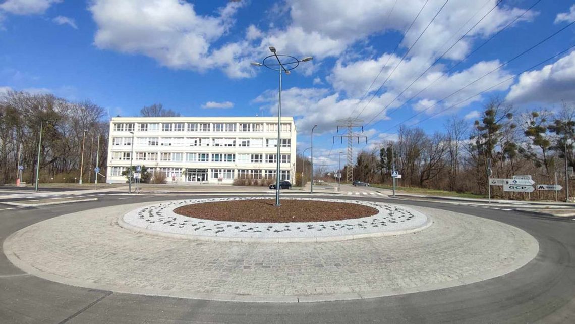 Rondo przed biurowcem w Blachowni ma patrona. Został nim profesor Włodzimierz Kotowski