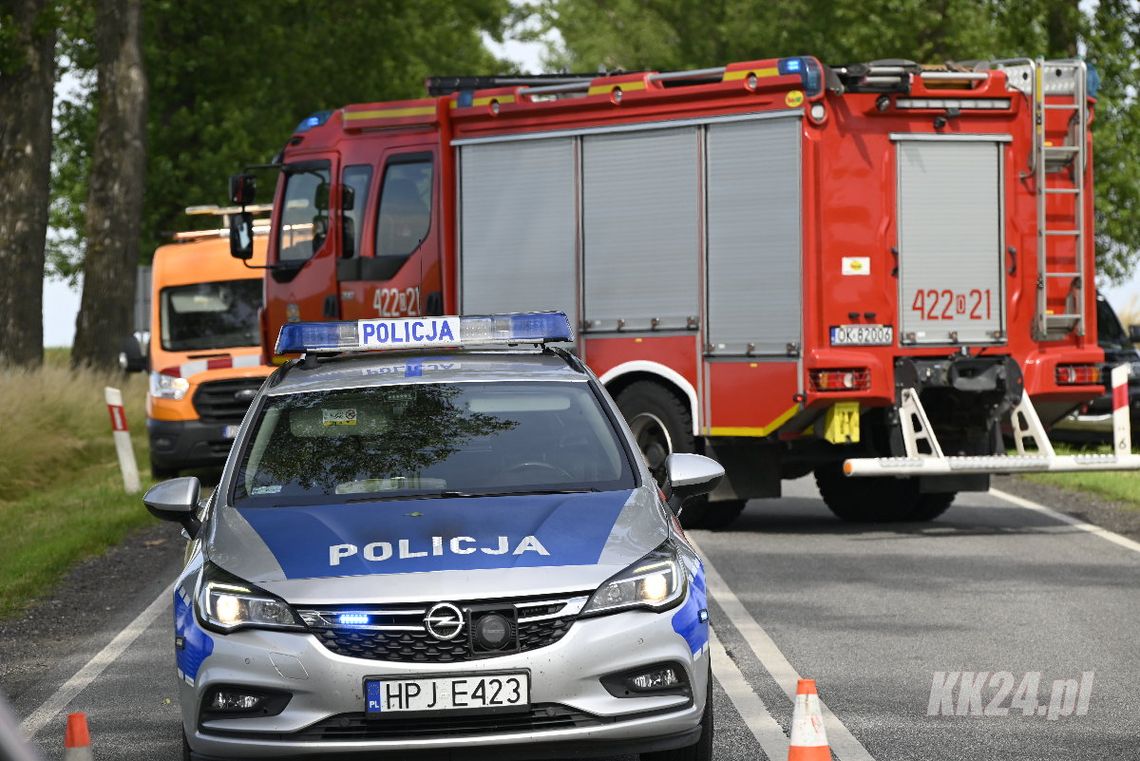 Rowerzysta wyjechał z leśnej ścieżki wprost pod auto. Służby interweniowały na trasie Śródmieście-Azoty