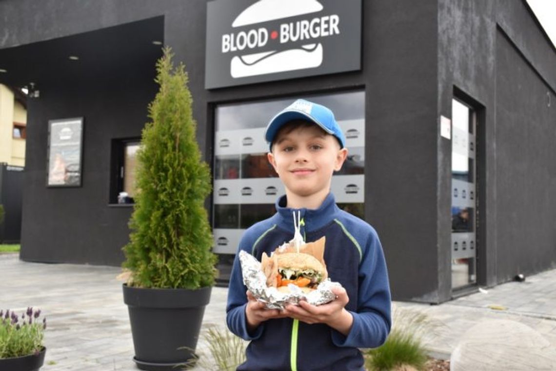 Rozdajemy pyszne burgery z okazji rozpoczęcia roku szkolnego! Do zabawy zaprasza Blood Burger!