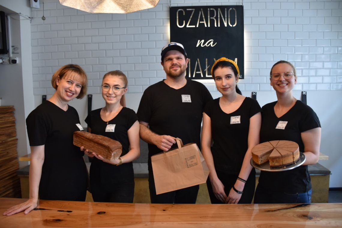 Rozdajemy zaproszenia na pyszne zestawy obiadowe. Do zabawy zaprasza Bistro Czarno na Białym