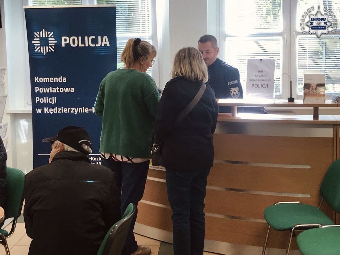 Rozmawiali o tym, jak nie dać się złapać „na wnuczka” i „na policjanta”. Mundurowi spotkali się z seniorami Rozmawiali o tym, jak nie dać się złapać „na wnuczka” i „na policjanta”. Mundurowi spotkali się z seniorami