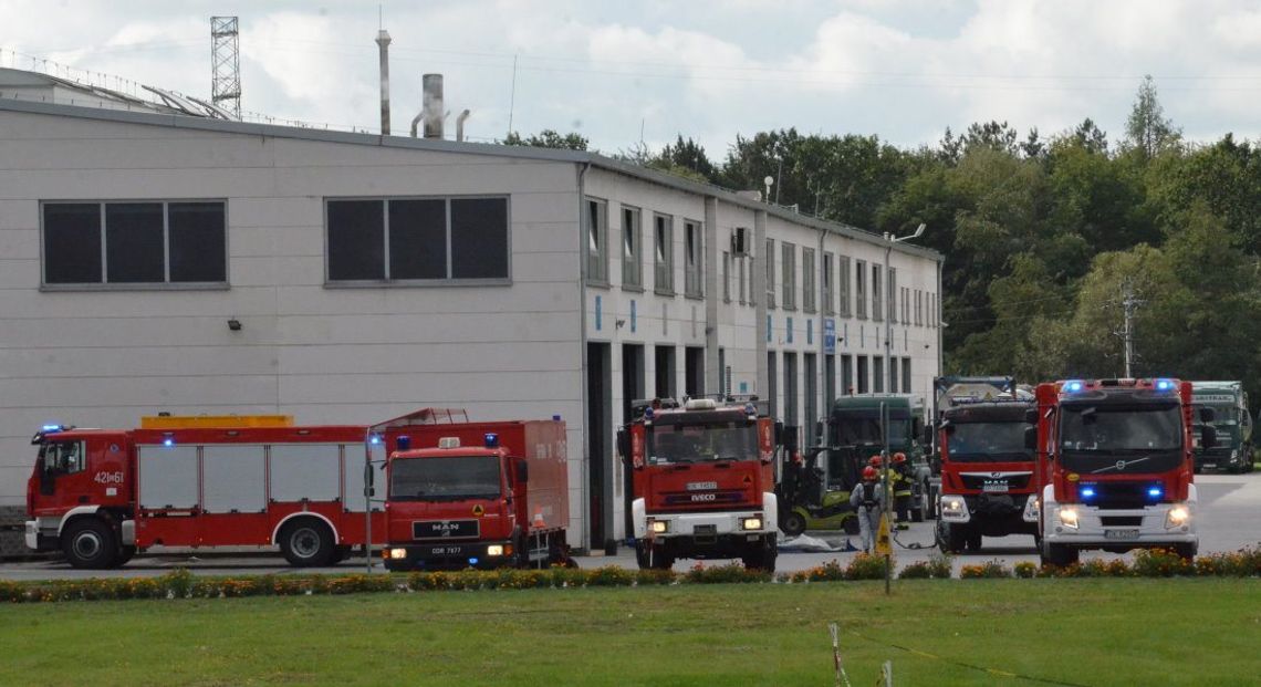 Rozszczelnienie cysterny z chemikaliami na terenie firmy transportowej przy Gliwickiej