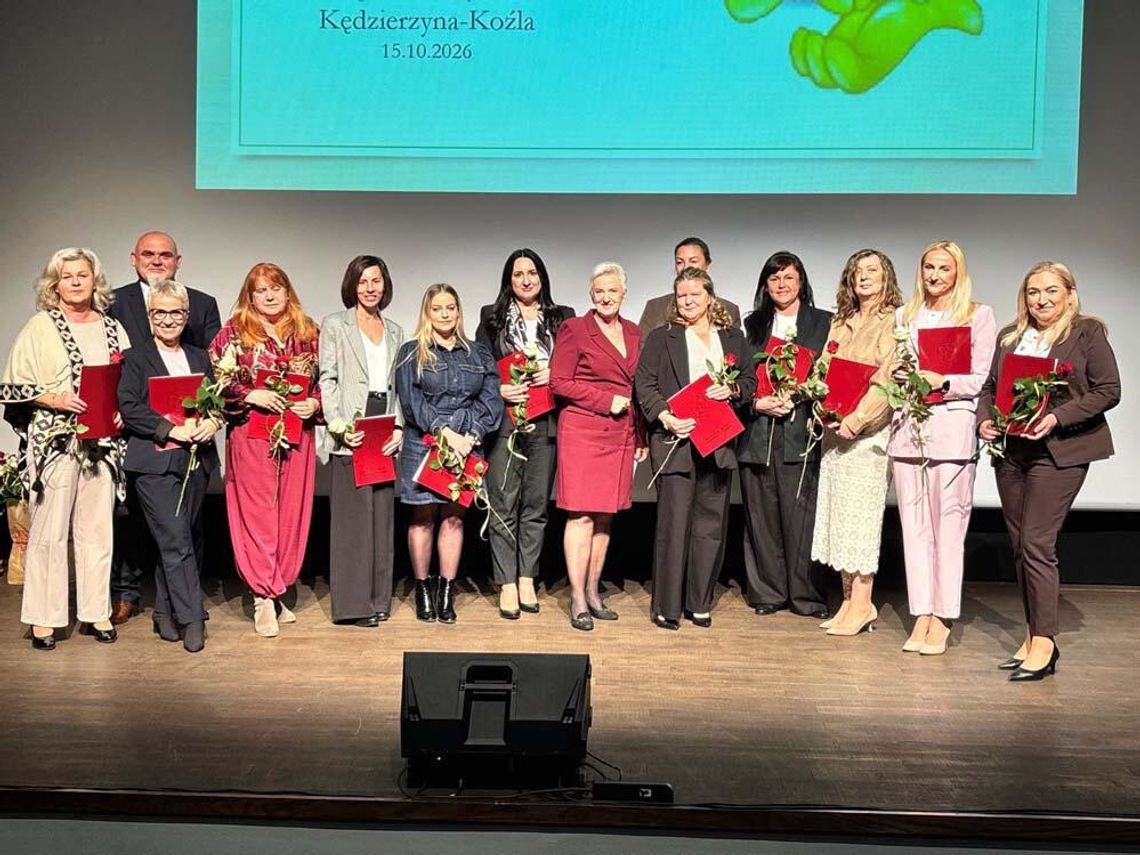 Rozwijają talenty i dodają dzieciom wiary w siebie. Nauczyciele i dyrektorzy odebrali nagrody prezydent miasta