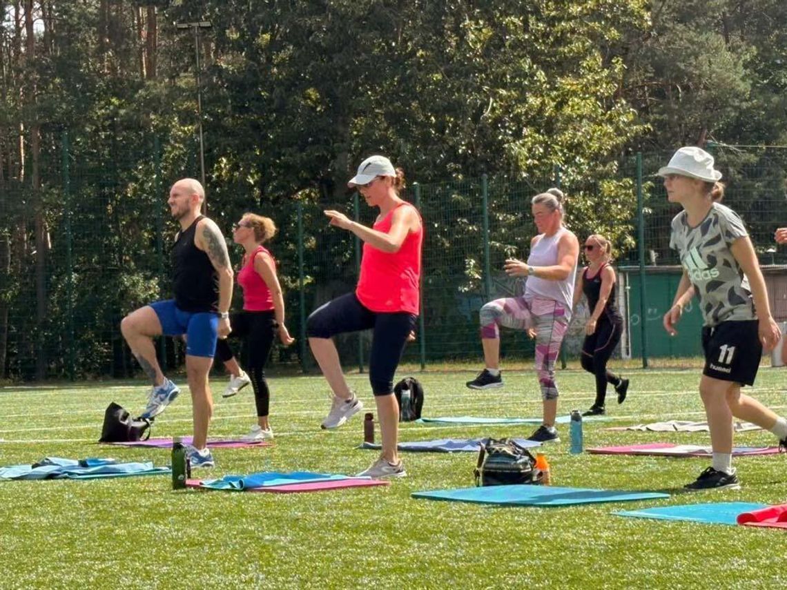 Ruch, joga i zdrowe odżywianie. Aktywne wakacje na Orliku przy ulicy 9 Maja