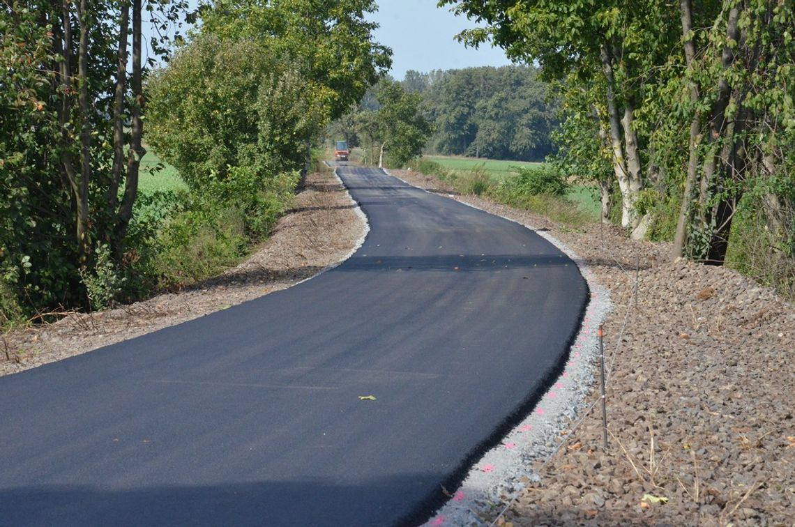 Ruszyła budowa superścieżki rowerowej na zamkniętej linii kolejowej z Koźla do Baborowa