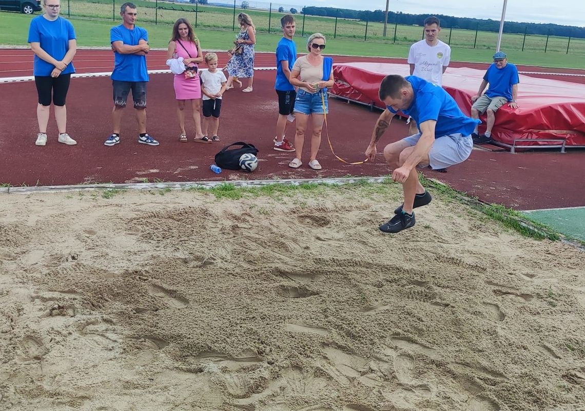 Rywalizacja sołectw rozpoczęła tegoroczne Święto Herbowe Reńskiej Wsi. Wieczorem zabawa taneczna