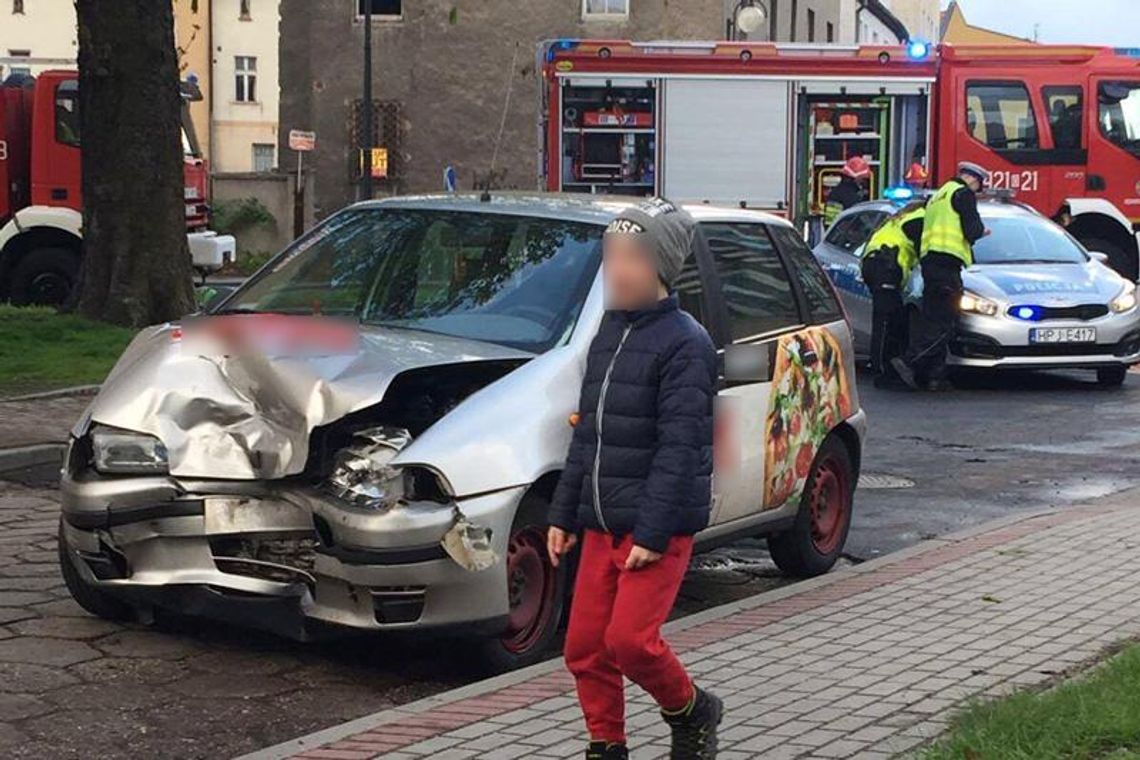 Samochód dostawcy pizzy wjechał w auto z matką i dwójką małych dzieci. Ściął zakręt