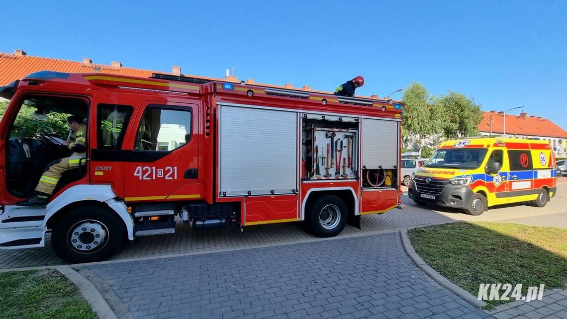 Sąsiedzi usłyszeli wołanie o pomoc. Służby ratunkowe w bloku na Pogorzelcu