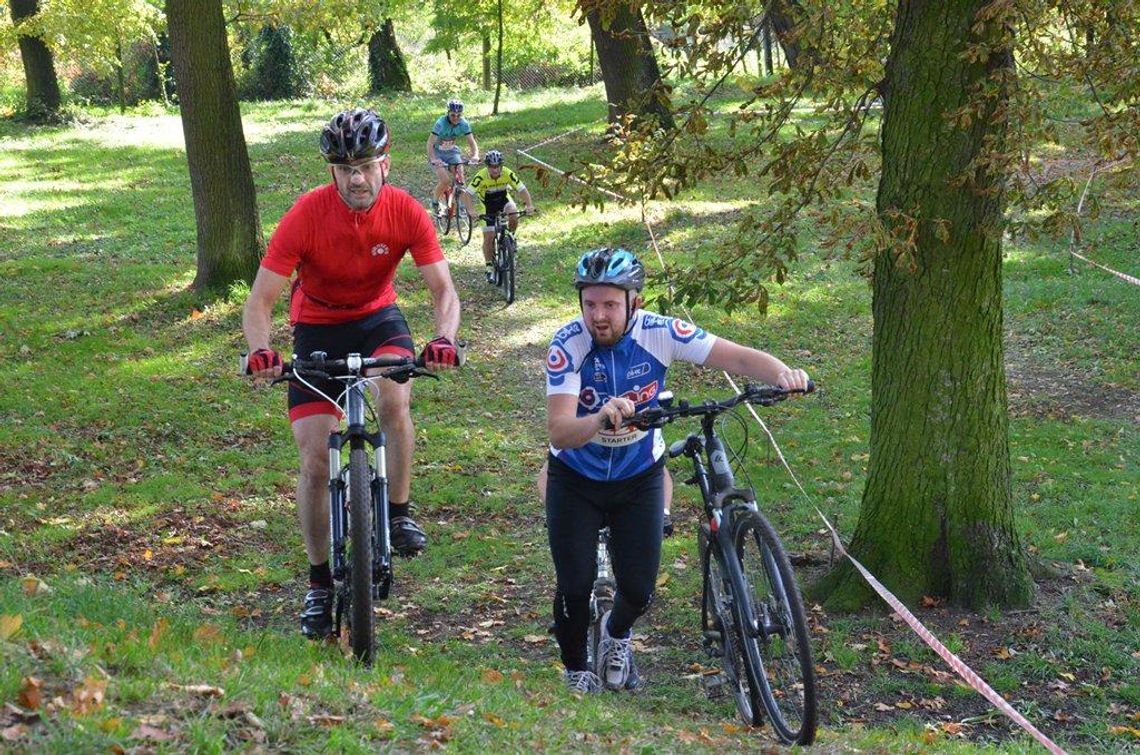 Ścigali się pieszo i na rowerach. Druga edycja Cross Duathlonu Twierdza. FOTOREPORTAŻ