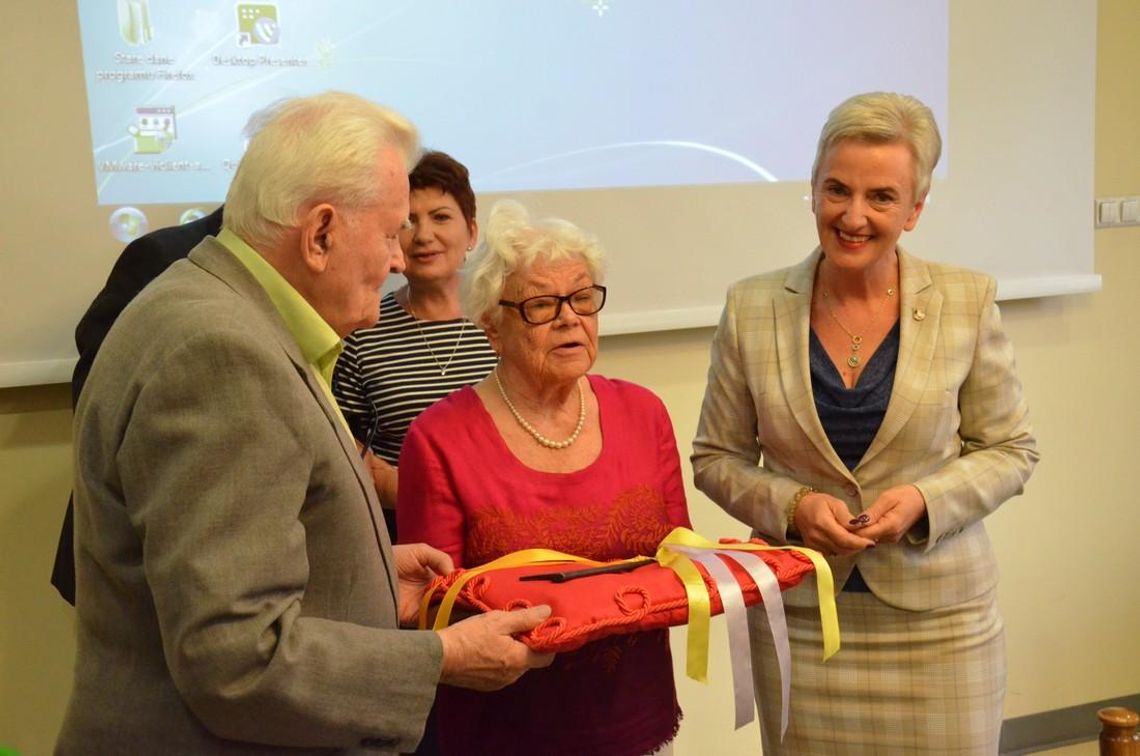 Seniorzy odebrali klucze do bram miasta. Ten tydzień należy do nich