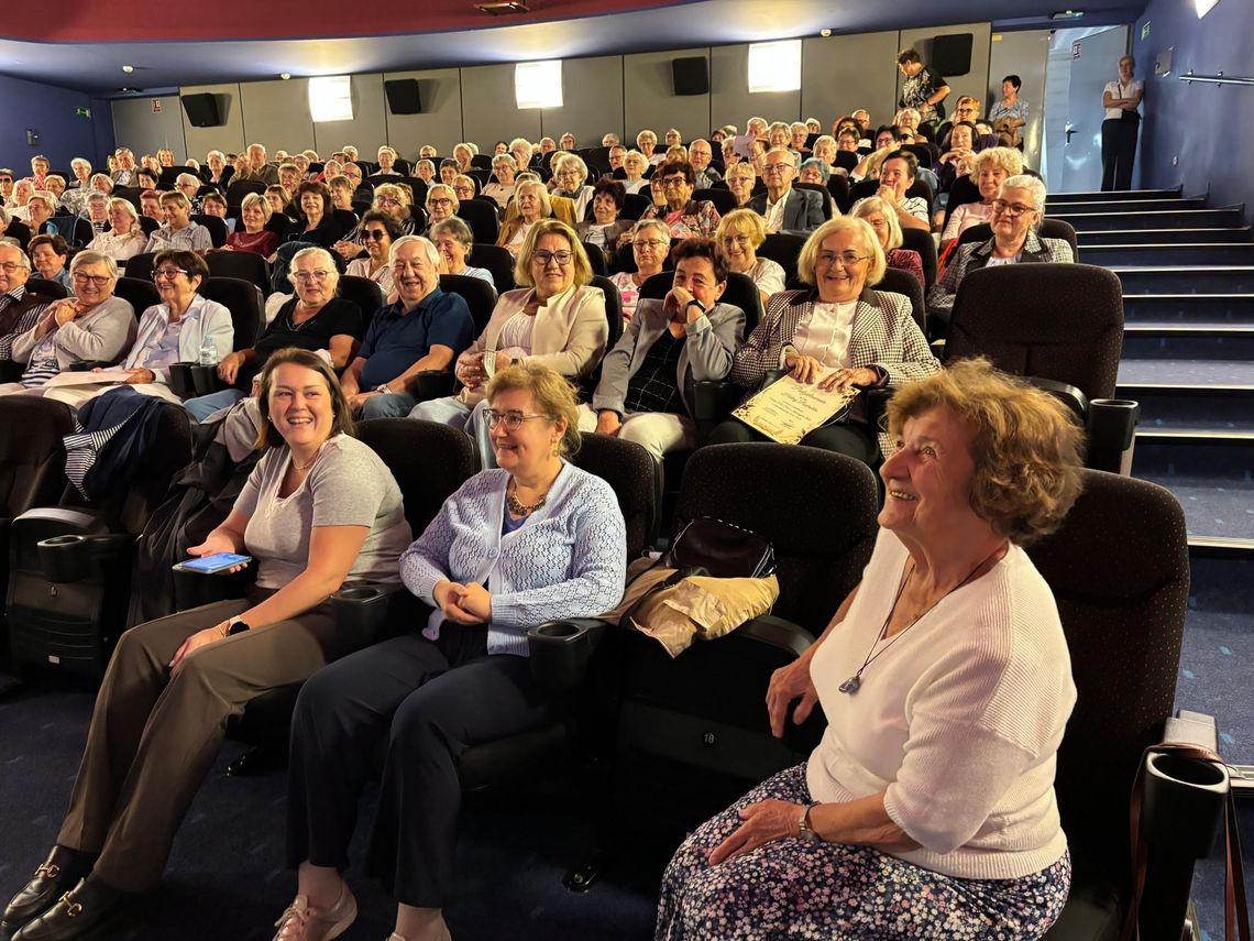 Seniorzy wrócili do nauki. Przed nimi kolejny rok pełen zajęć i spotkań. ZDJĘCIA Seniorzy wrócili do nauki. Przed nimi kolejny rok pełen zajęć i spotkań. ZDJĘCIA