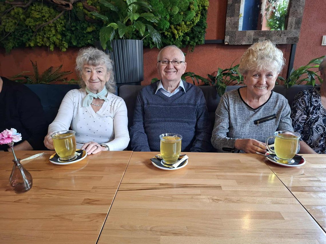 Seniorzy z Kędzierzyna-Koźla wzięli udział w warsztatach parzenia i degustacji herbaty Seniorzy z Kędzierzyna-Koźla wzięli udział w warsztatach parzenia i degustacji herbaty