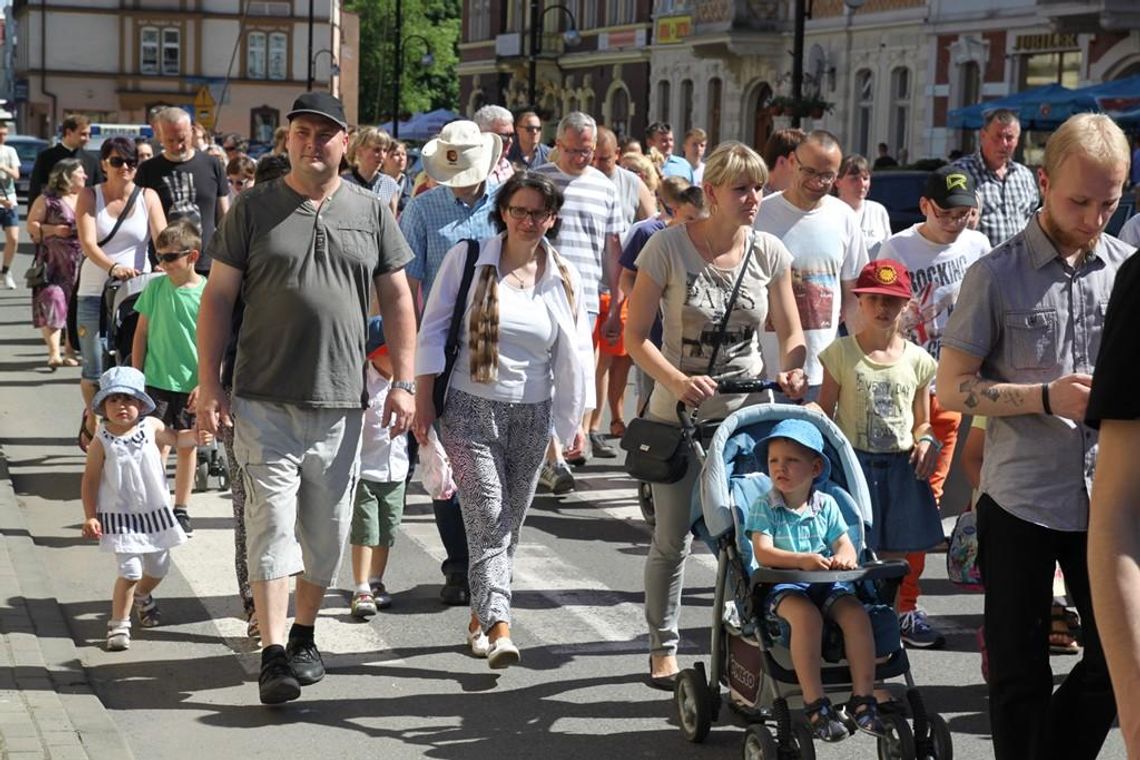 Setki mieszkańców Kędzierzyna-Koźla przemaszerowały w imię tradycyjnych wartości. ZDJĘCIA