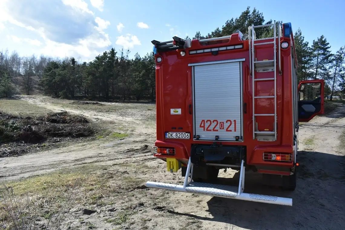 Sezon wypalania traw rozpoczęty. Strażacy z powiatu interweniowali sześć razy w jeden weekend Sezon wypalania traw rozpoczęty. Strażacy z powiatu interweniowali sześć razy w jeden weekend
