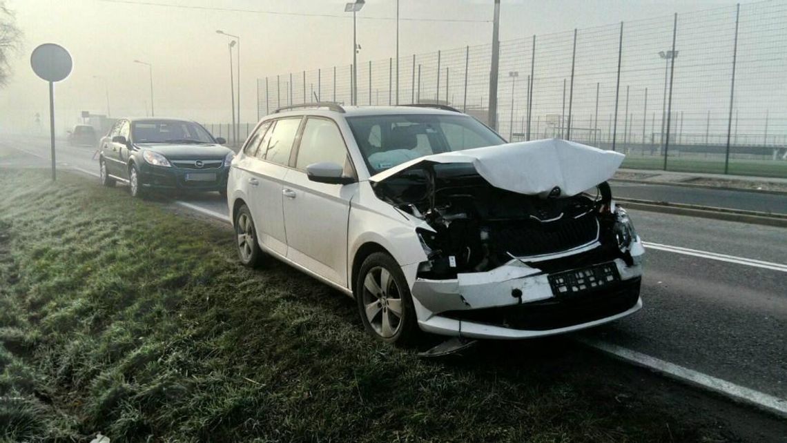 Skoda wjechała w toyotę. Poranna kolizja na drodze krajowej nr 45