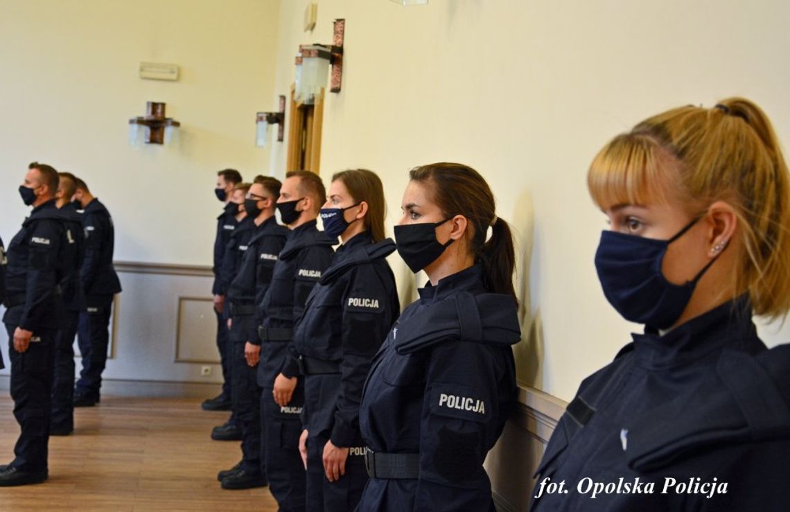 Ślubowanie nowych policjantów w Opolu. Część z nich trafi do służby w Kędzierzynie-Koźlu